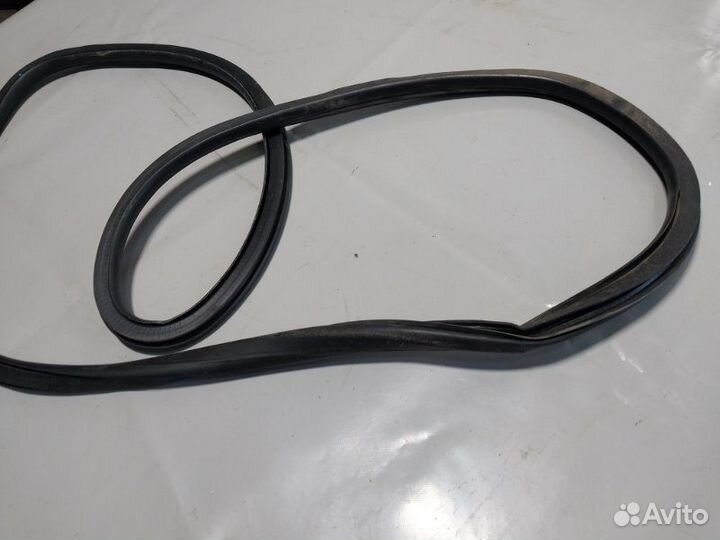 Уплотнитель двери задний правый Chevrolet Cruze