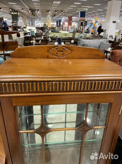 Витрина для посуды из массива резная малая