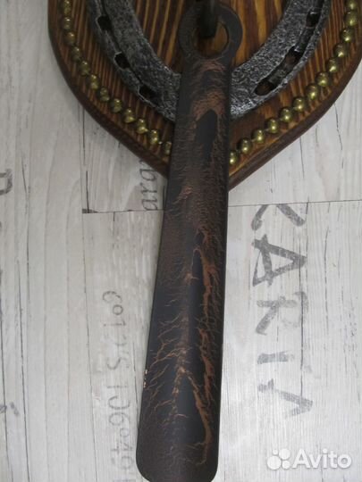 Панно - настенная вешалка для лопатки