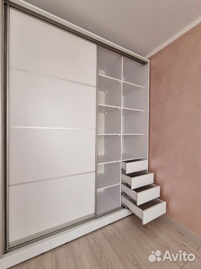 Распашной шкаф