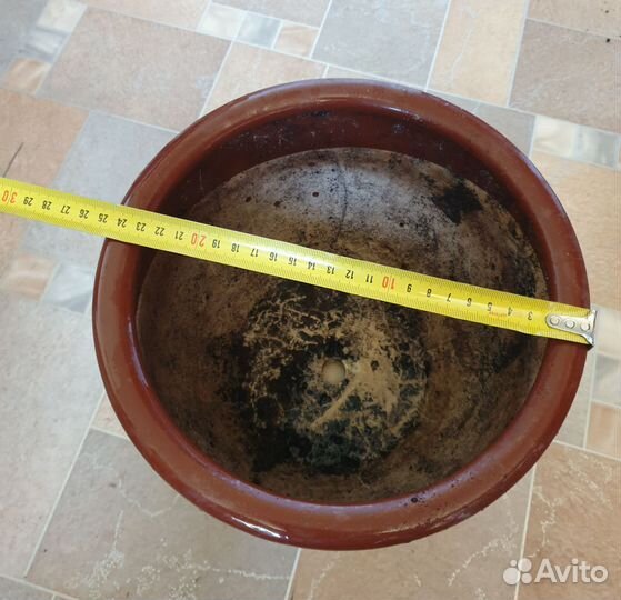 Большой керамический горшок с поддоном для цветов