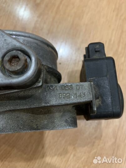 Дроссельная заслонка audi s4 c4 2.2t 034064dt