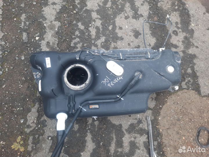 Бензобак Peugeot 301