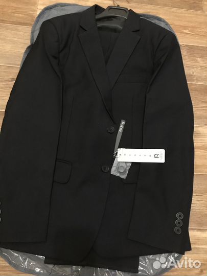 Школьный костюм (новый)