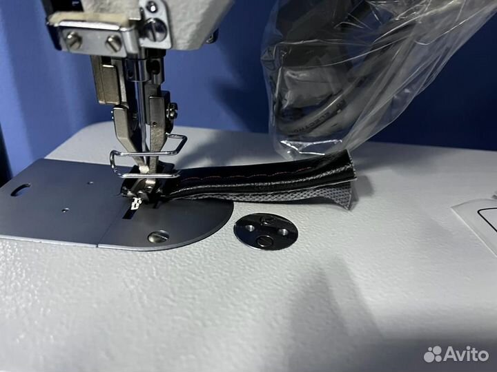 Швейная машина с шагающей лапкой для кожи