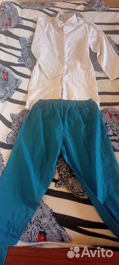 Медицинский халат и хирургический костюм