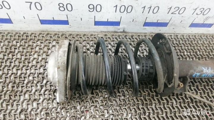 Стойка амортизатора переднего правого Mercedes-Ben