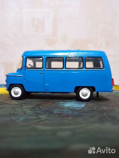 Коллекционная модель автомобиля ныса