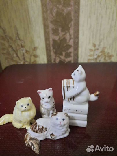 Кошки статуэтки фарфор