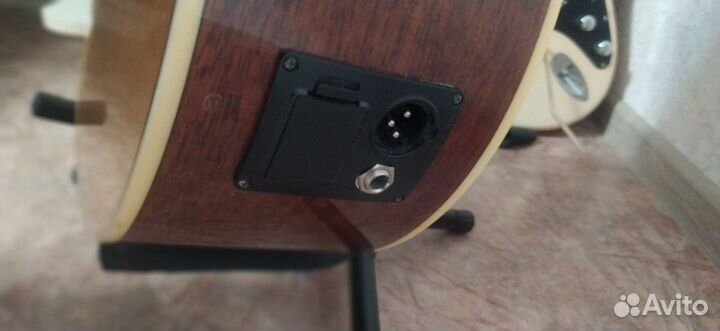 Акустическая гитара