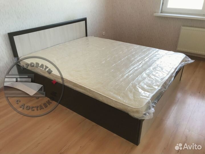 Кровать с матрасом