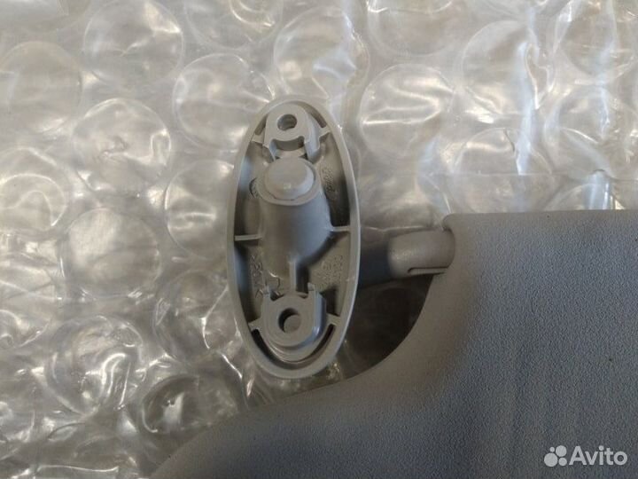 Козырек солнцезащитный правый Ford Focus 1998