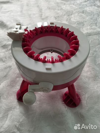 Машинка вязальная и машинка швейная