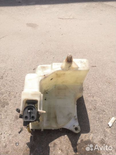 Бачок омывателя toyota corolla 100 110