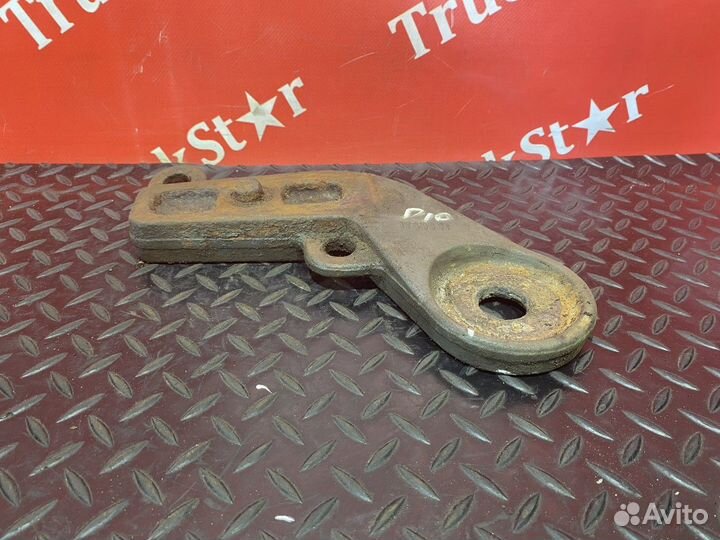 Кронштейн амортизатора нижний правый