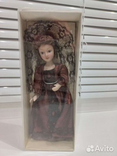 Кукла фарфоровая коллекционная