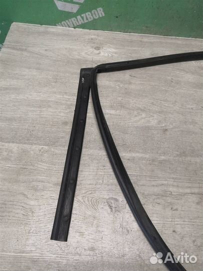 Уплотнитель двери Хендай i30 12-17