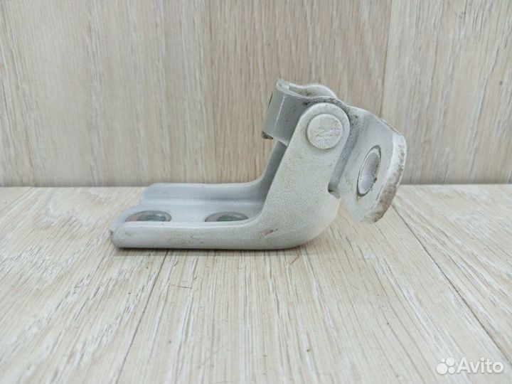 Петля двери передняя левая Hyundai Solaris 2