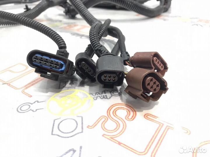 Блок предохранителей под капотом Porsche Cayenne