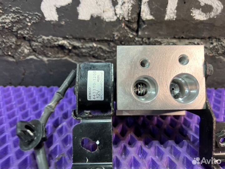 Клапан кондиционера Nissan Leaf AZE0-061302 EM57