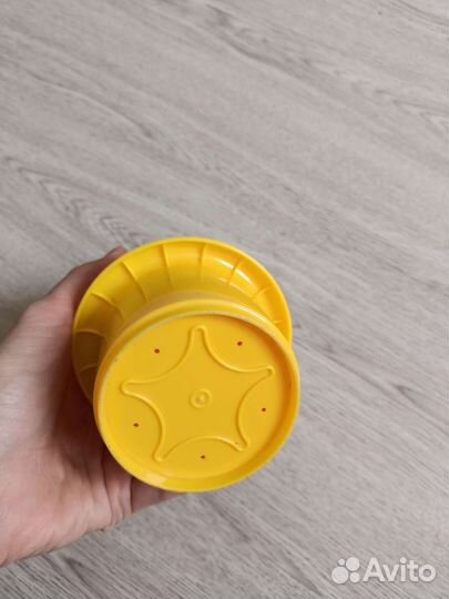 Пирамидка из стаканчиков