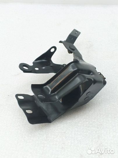 Кронштейн передней панели правый Mercedes-Benz