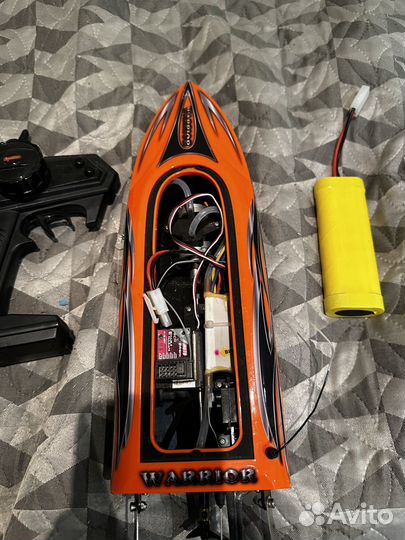 Катер на пульте управления