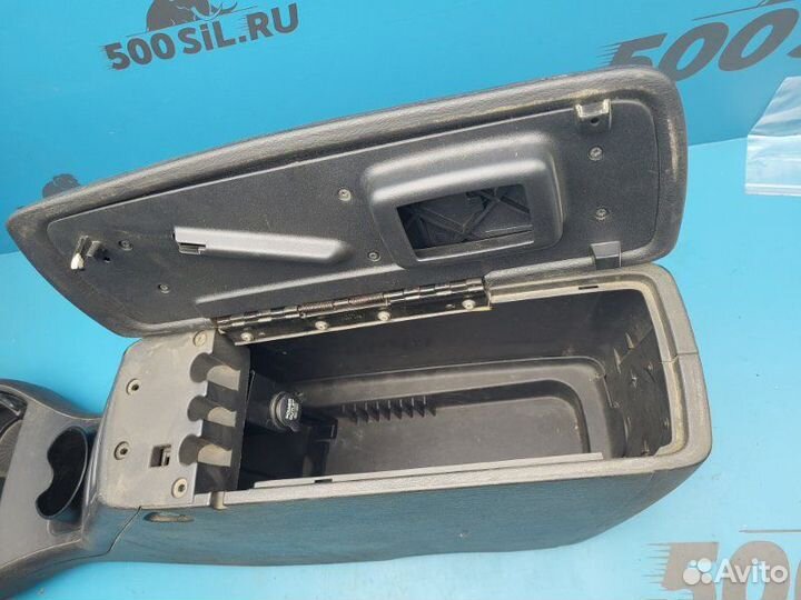 Подлокотник Dodge Durango 4.7 01-04