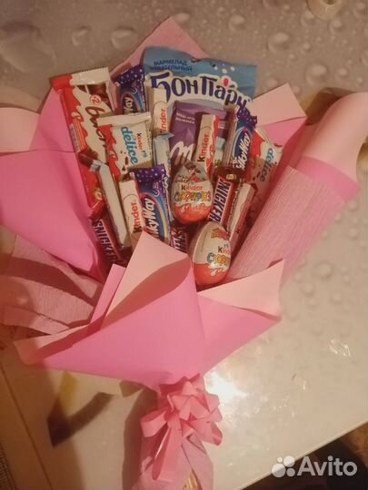 Сладкие букеты из конфет киндер