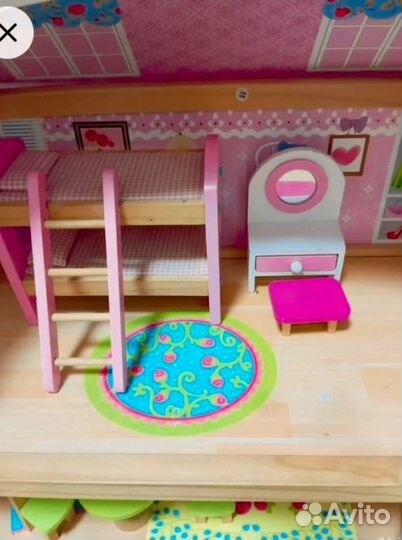 Кукольный домик с мебелью