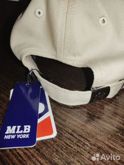 Бейсболка New Era бежевая New York