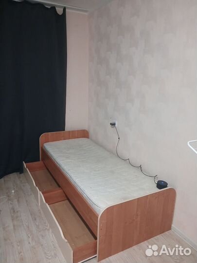 Кровать односпальная с ящиками и матрасом