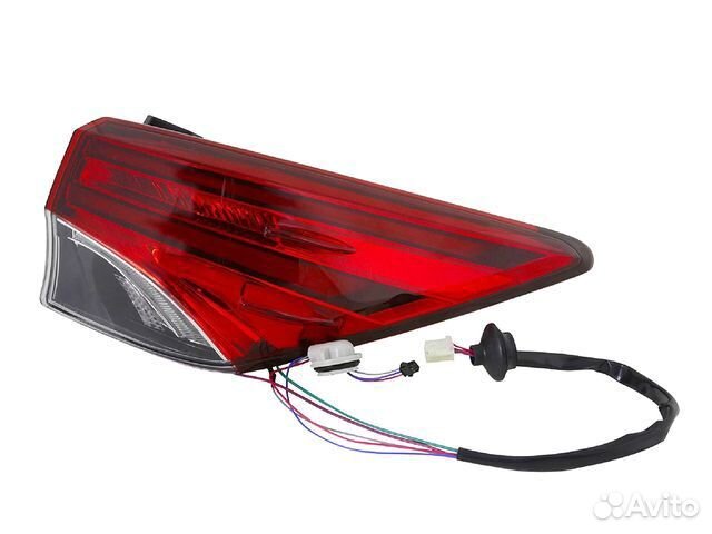 Фонарь правый задний в крыло Toyota Fortuner