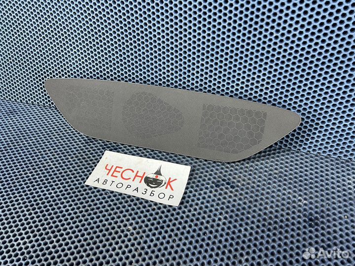 Сетка под динамик в торпедо Touareg NF / FL