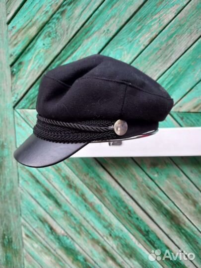 Кронштейн для головных уборов