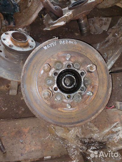 Кулак поворотный левый Isizu Bighorn, Trooper