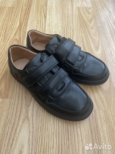 Новые кожаные кеды 34-35 размера для мальчика