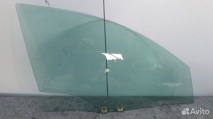 Стекло двери переднее правое Mazda 3 BK