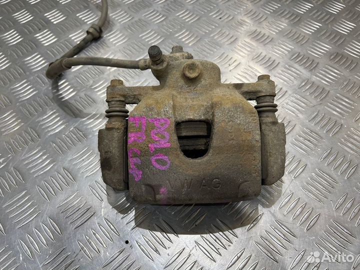 Суппорт передний правый Volkswagen Polo седан 1.6