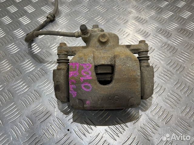 Суппорт передний правый Volkswagen Polo седан 1.6