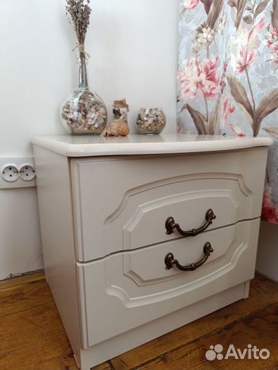 Тумба прикроватная