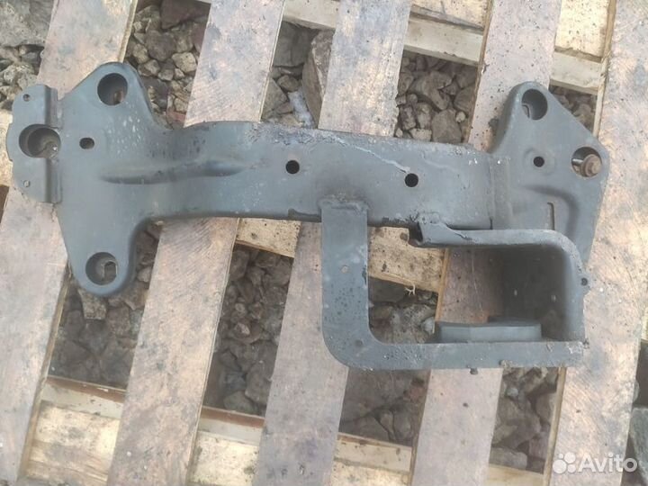 Траверса кпп Bmw X5 e53 рестайлинг