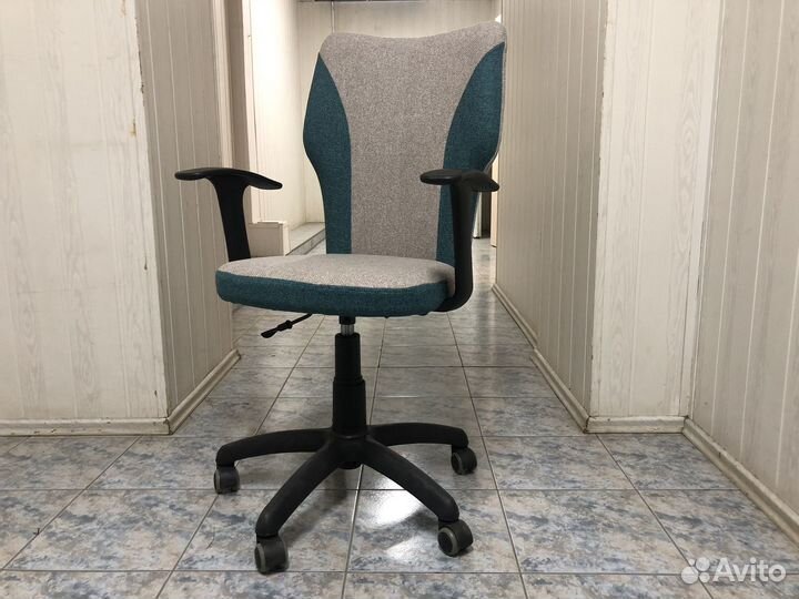 Детское компьютерное кресло в ткани в наличии