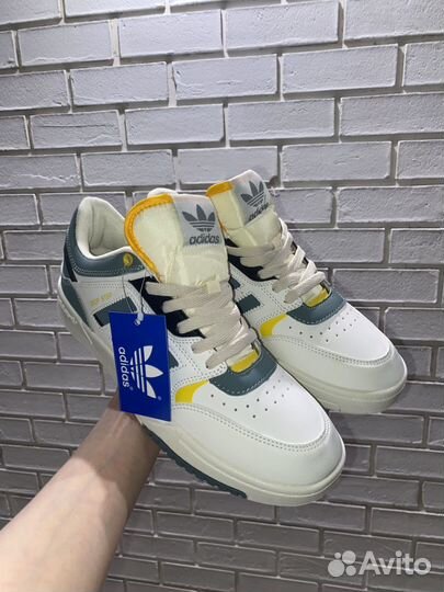 Кроссовки adidas