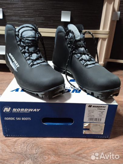 Новые лыжные ботинки 44 размер