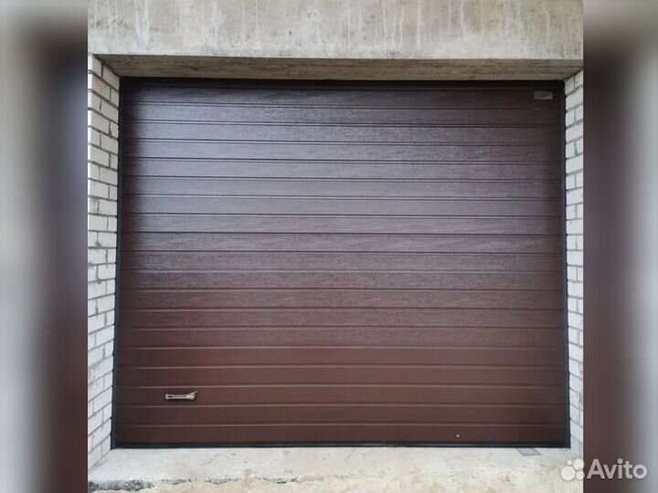 Гаражные секционные ворота Алютех
