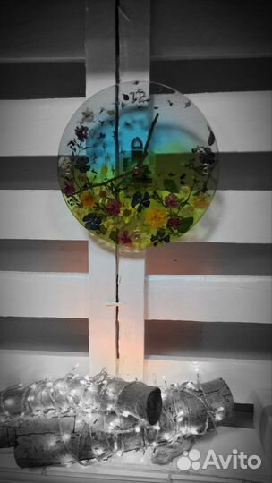 Часы из смолы с цветами 