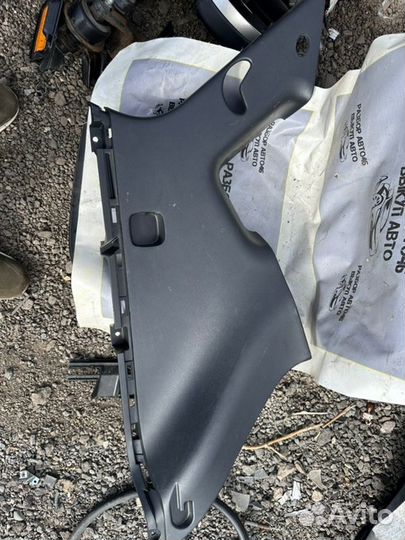 Накладка стойки задняя правая Hyundai Ix35 2.0