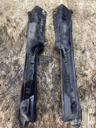 Пыльник пластик крыла переднего Solano 620