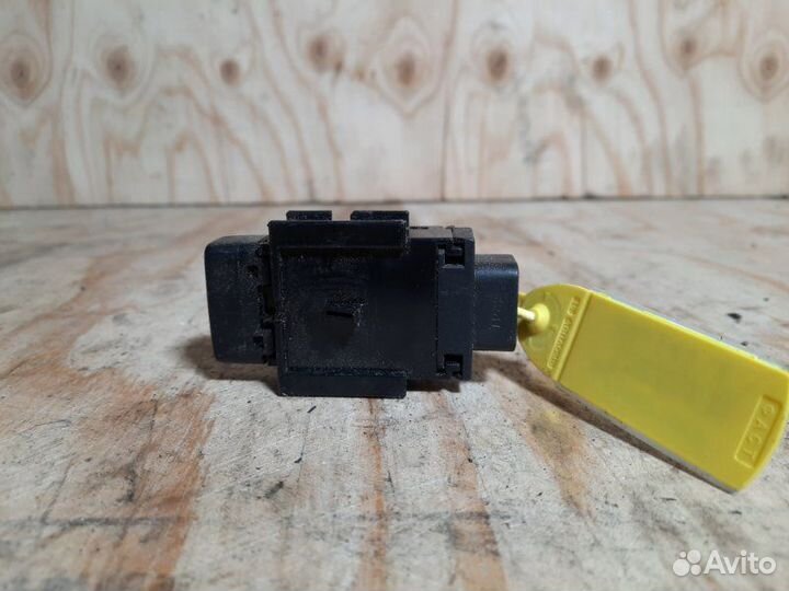 Кнопка в салон Toyota Corona AT210 4AFE 1997